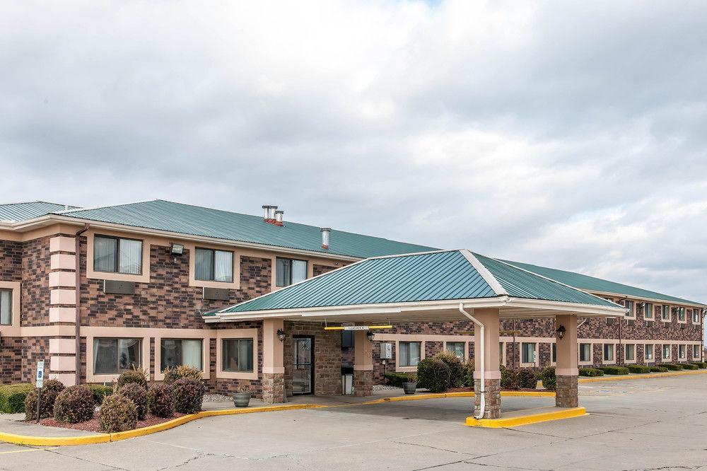 Quality Inn & Suites Danville Exterior photo