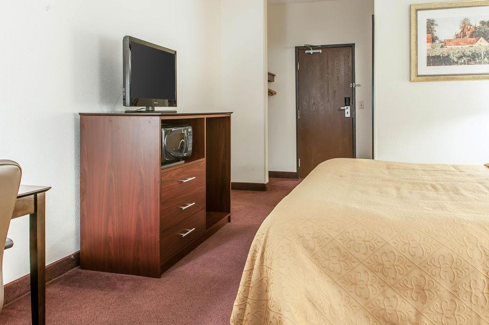 Quality Inn & Suites Danville Exterior photo