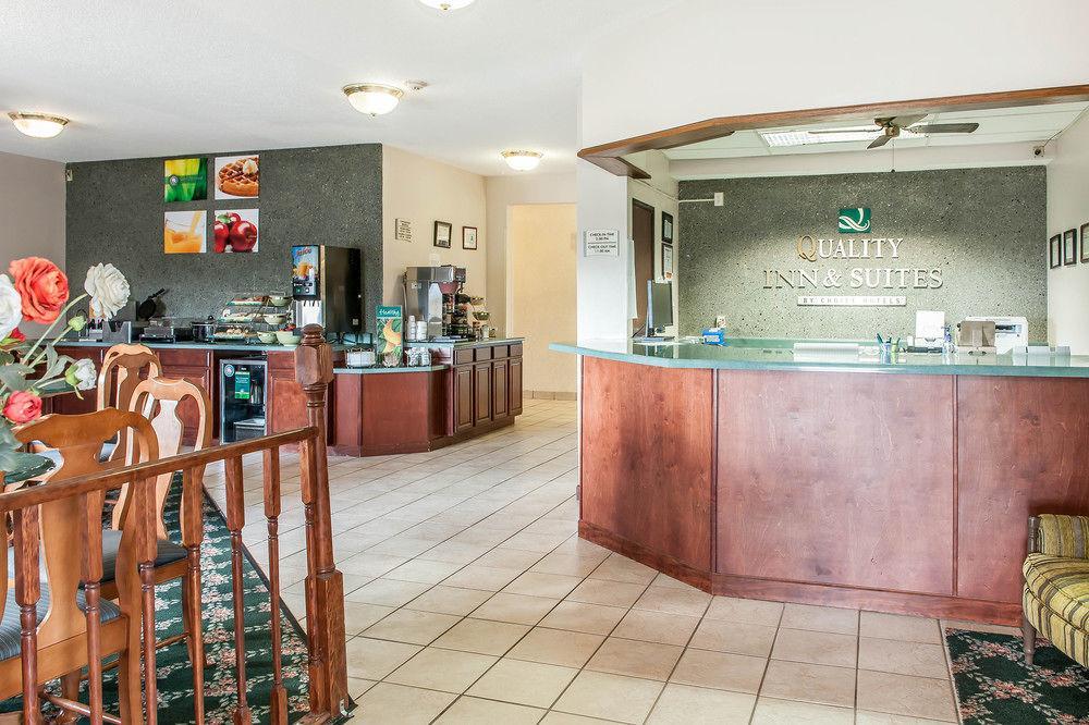 Quality Inn & Suites Danville Exterior photo