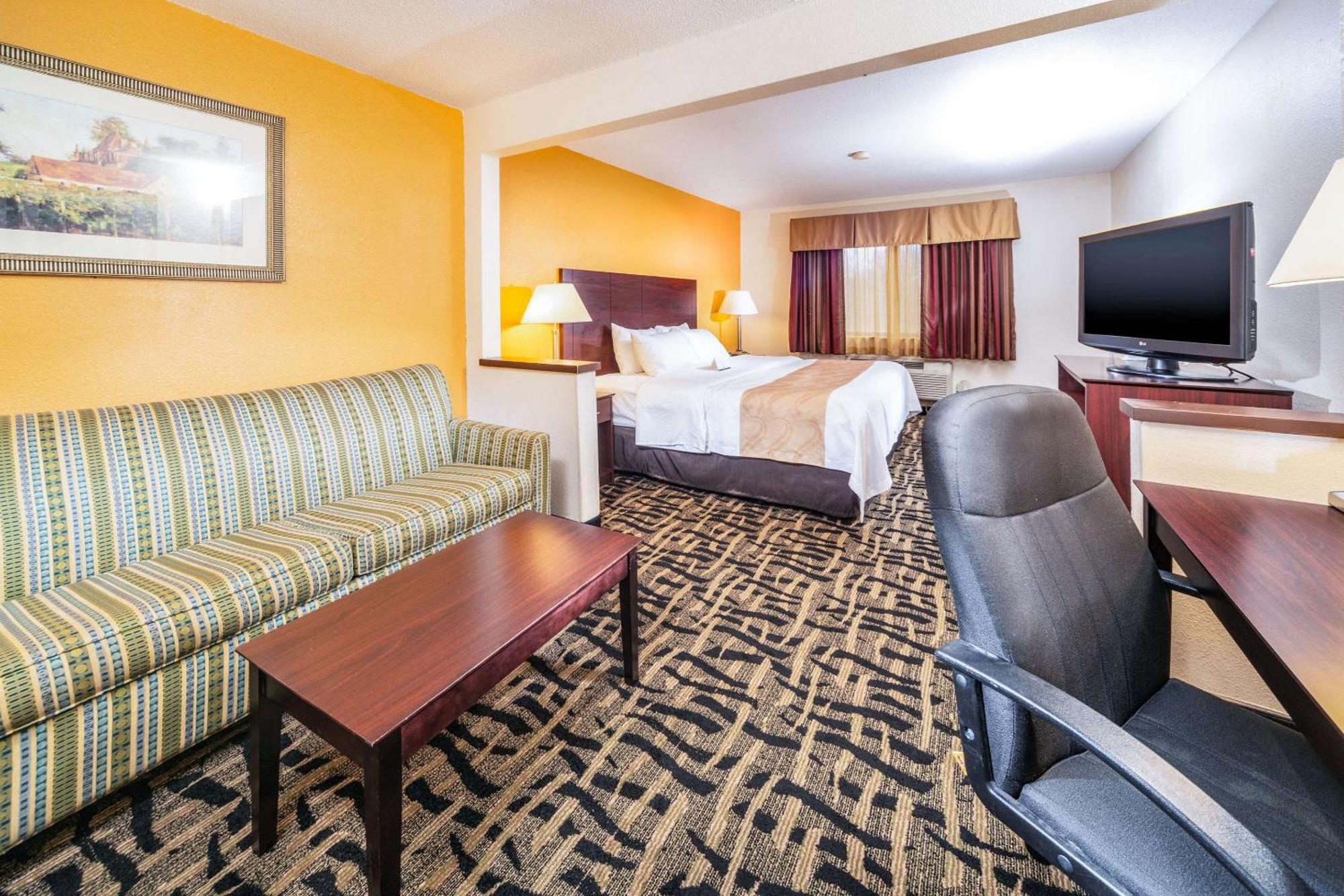 Quality Inn & Suites Danville Exterior photo