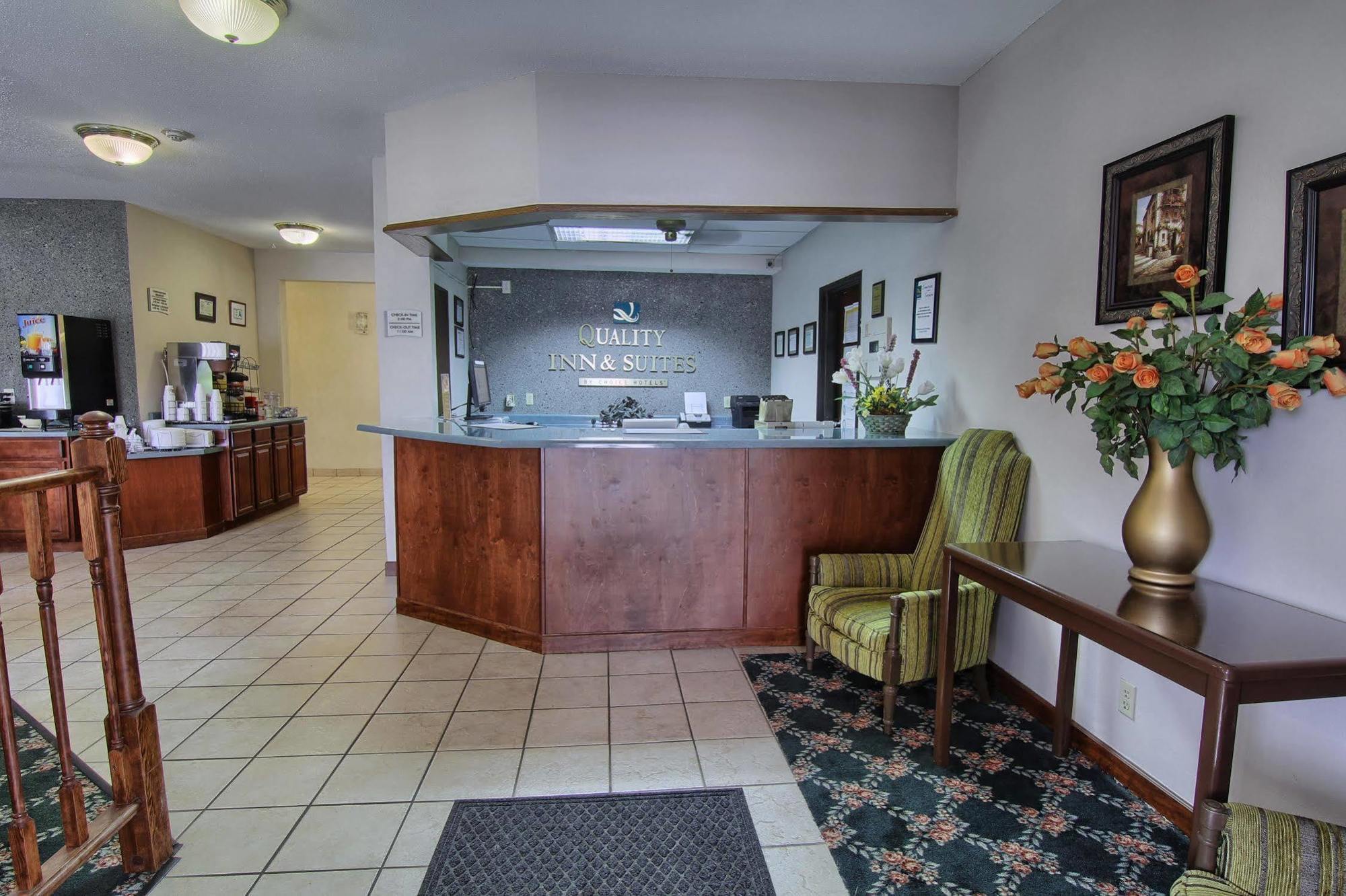 Quality Inn & Suites Danville Exterior photo