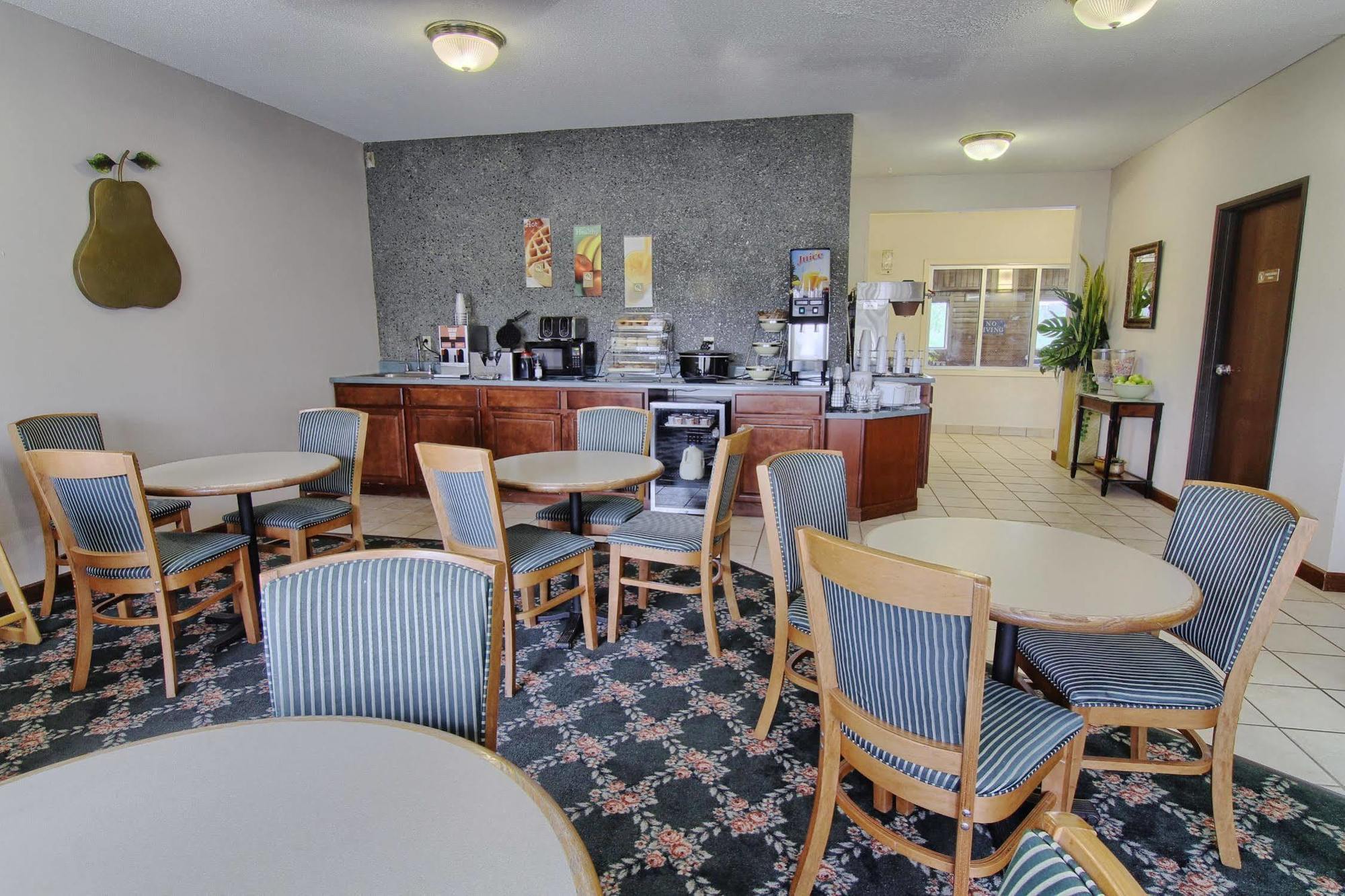 Quality Inn & Suites Danville Exterior photo